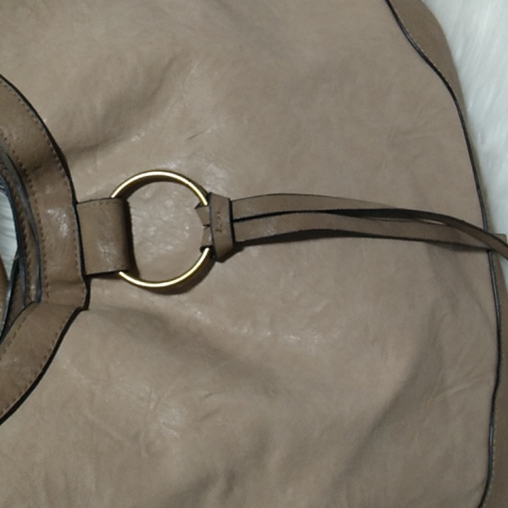 (#31) SALE! Bueno Shoulder Bag In Very Good Condition - Picture 9 of 14